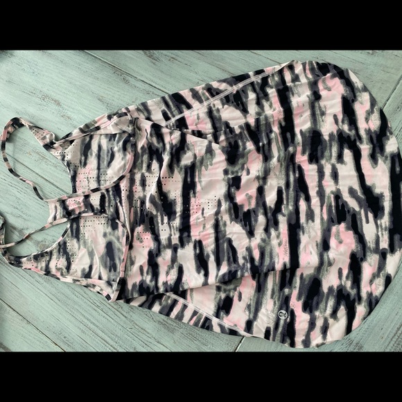 Lululemon Pink camo tank - Picture 4 of 4